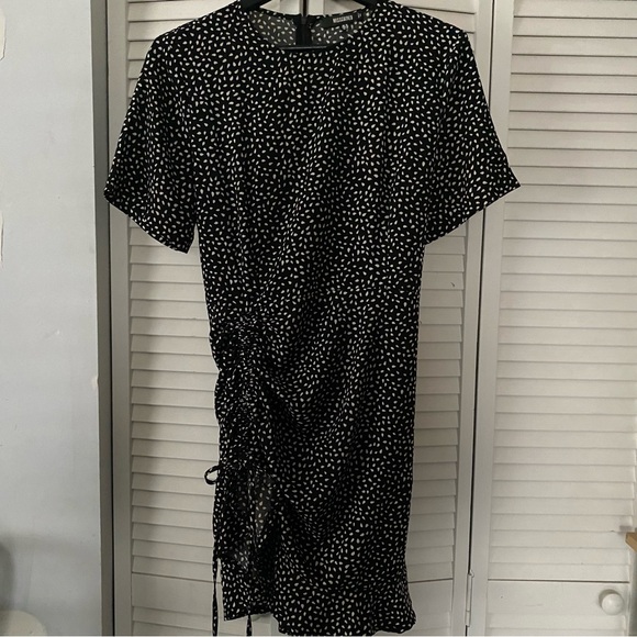 PRE-LOVED MISSGUIDED Ruched Side Tea Dress Dalmatian Print black and white - Picture 3 of 9